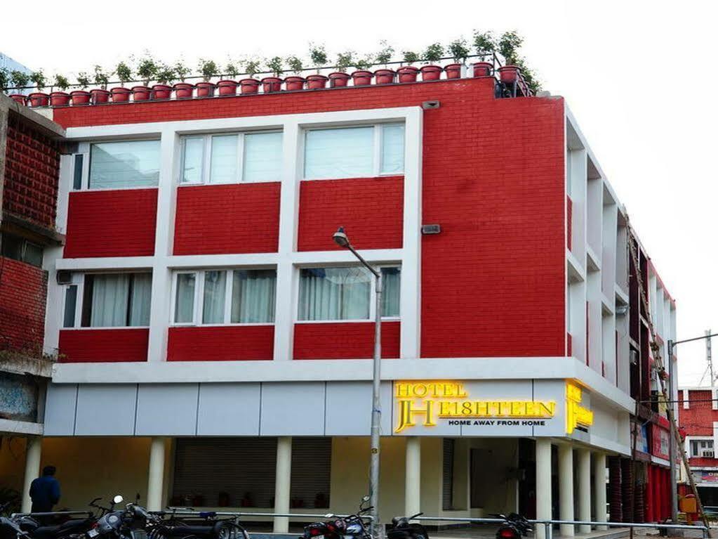 Jh E18Hteen Hotel Chandigarh Exterior photo